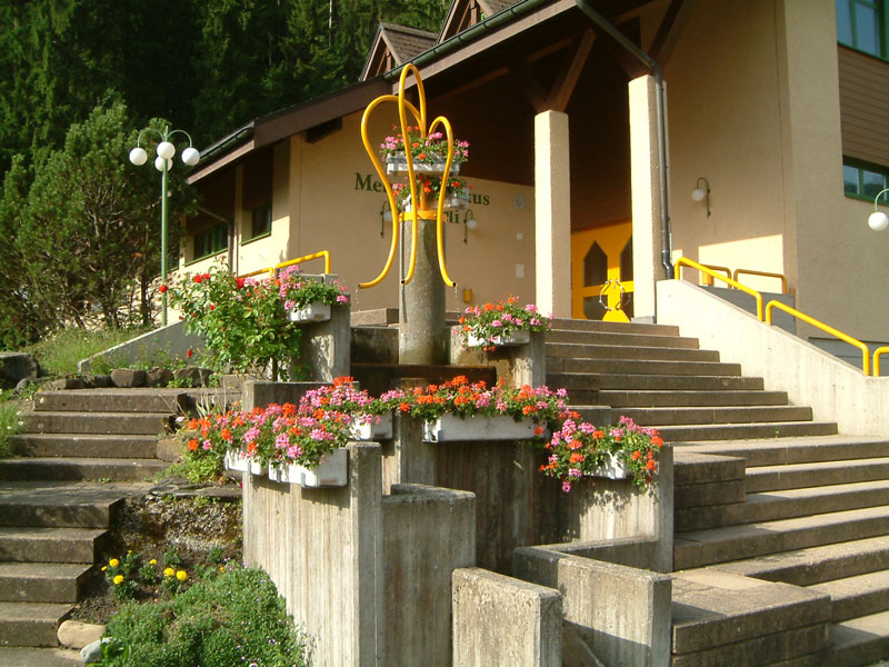 Mehrzweckhaus Baumeli Eingangsbereich